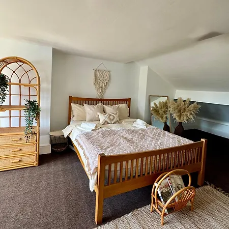 Guest house Beautiful Bohemian Double Bedroom In