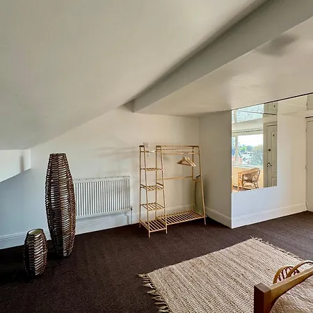 Beautiful Bohemian Double Bedroom In Guest house Birmingham